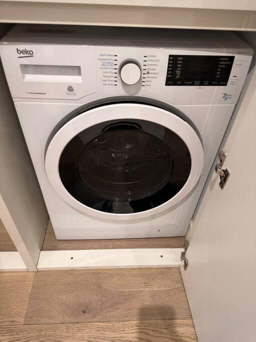 Spacious Modern 1 Bed Apartment. ロンドン エクステリア 写真