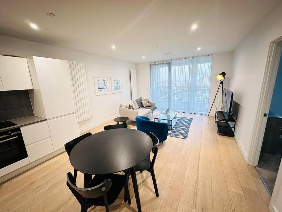 Spacious Modern 1 Bed Apartment. ロンドン エクステリア 写真