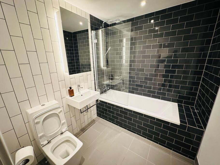 Spacious Modern 1 Bed Apartment. ロンドン エクステリア 写真